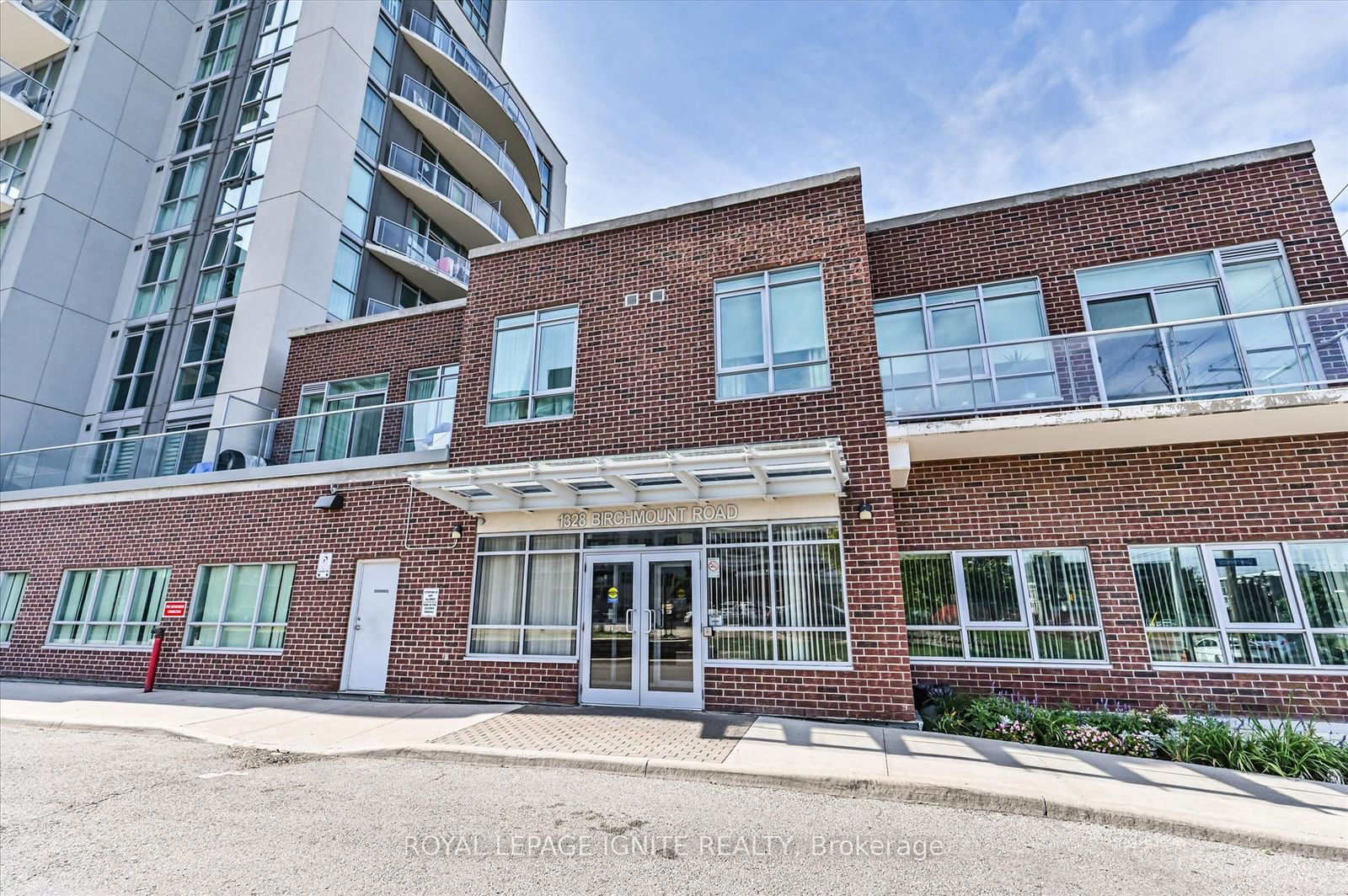 1328 Birchmount Rd, unit 1606 for sale