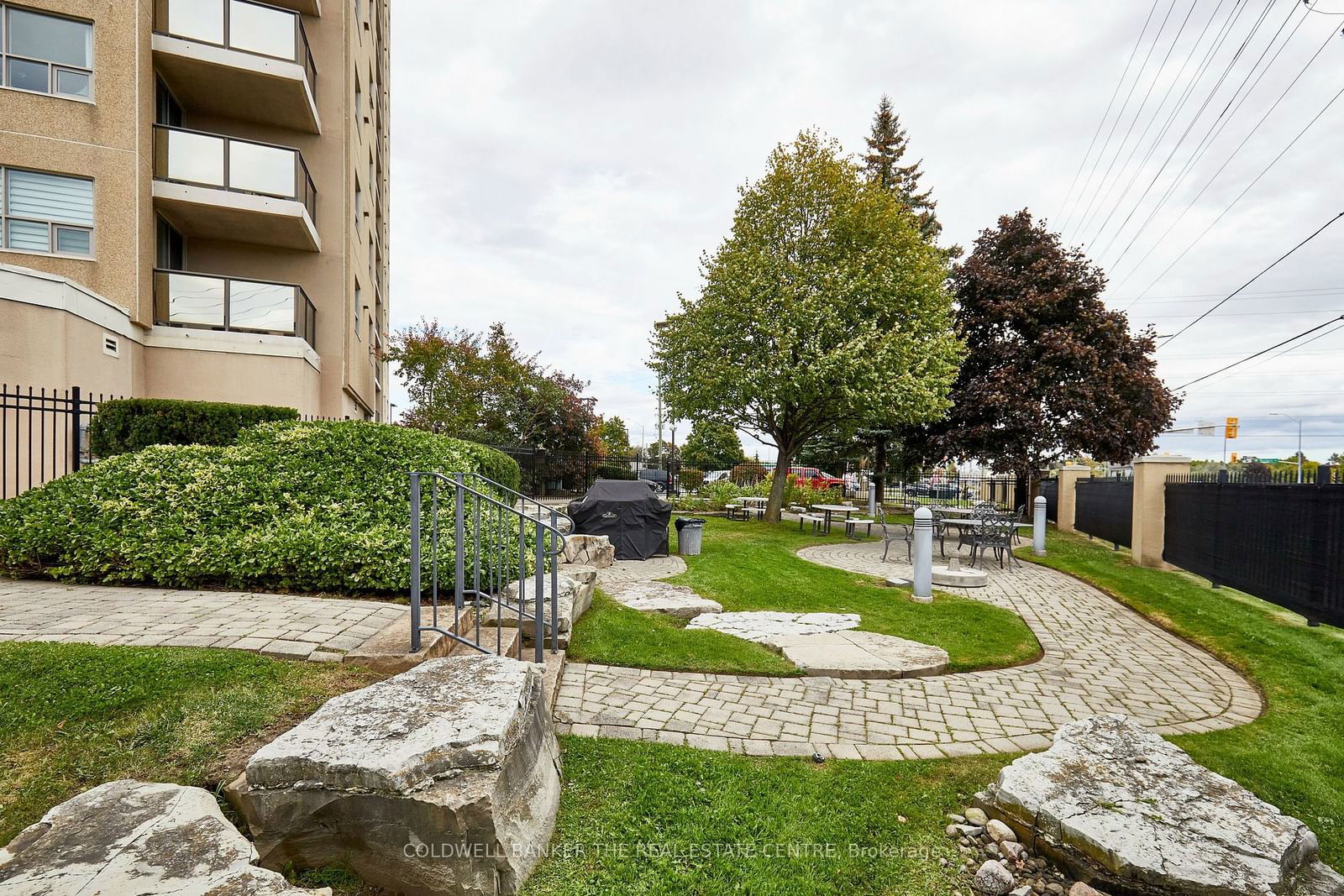 2 Westney Rd N, unit 401 for sale