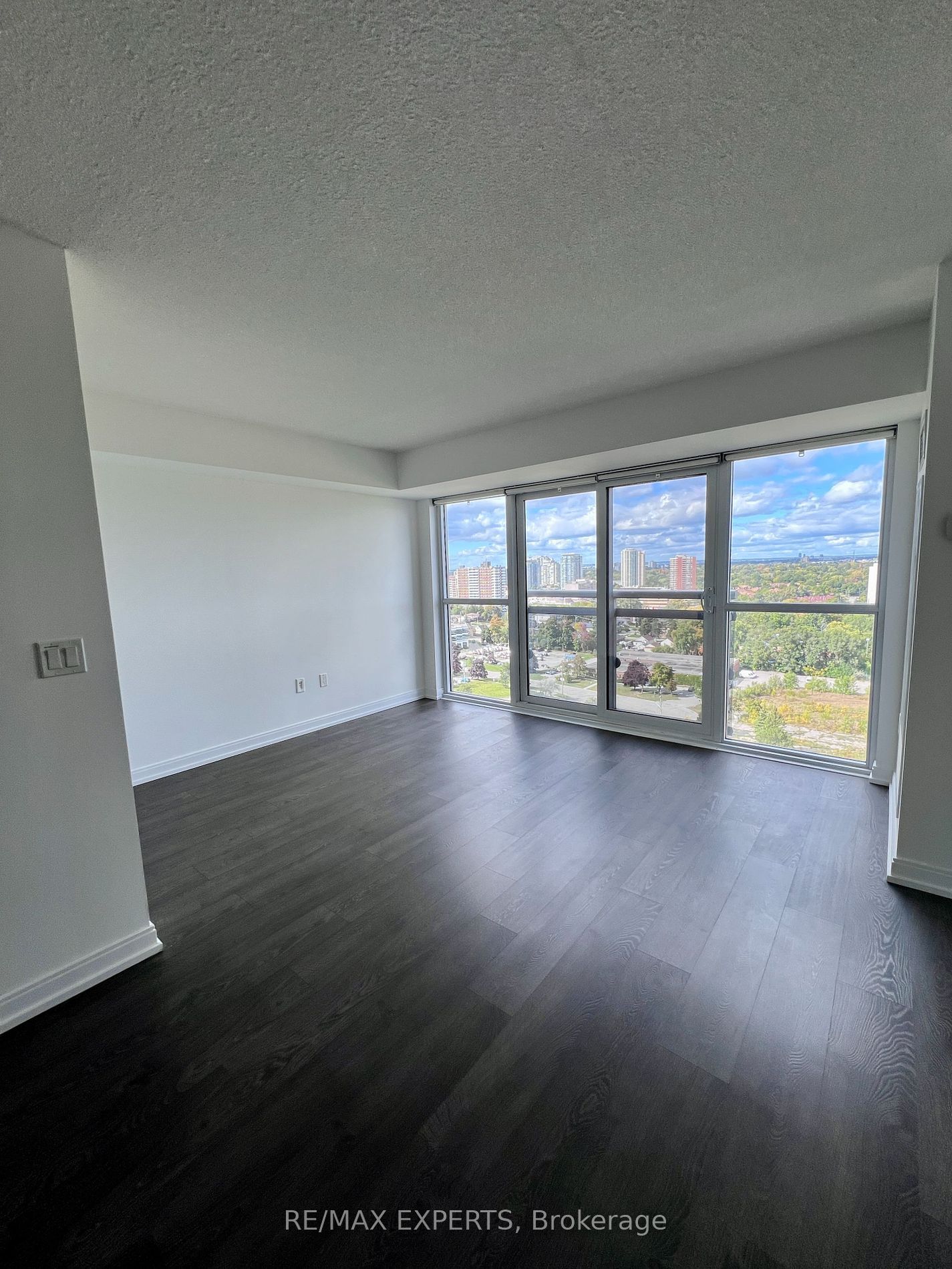 275 Village Green Sq, unit 1719 for rent