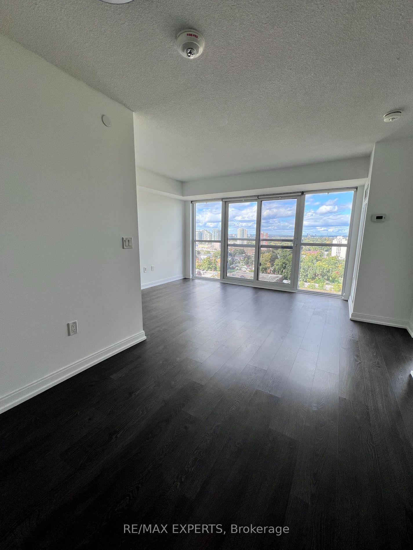 275 Village Green Sq, unit 1719 for rent