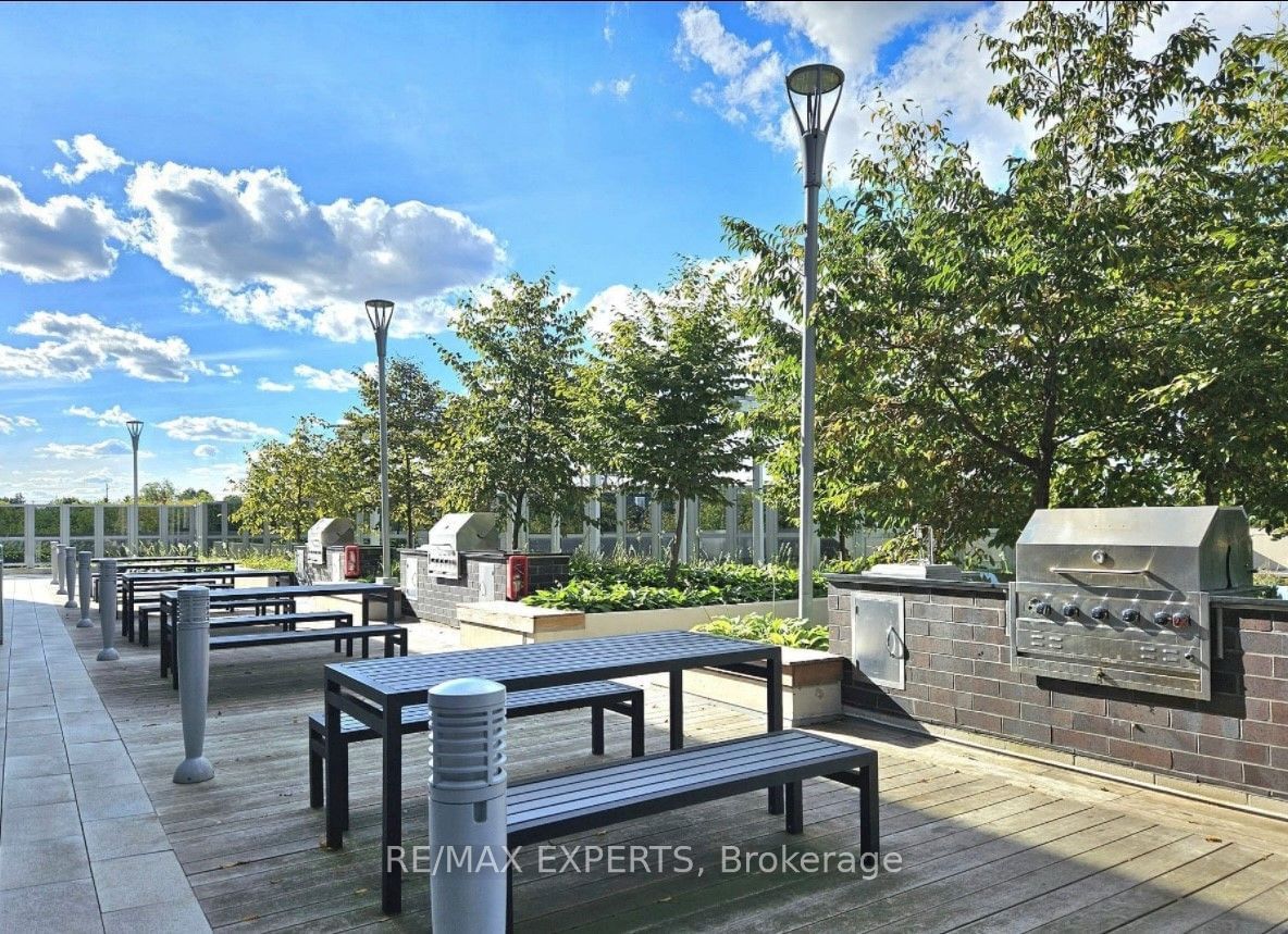 275 Village Green Sq, unit 1719 for rent