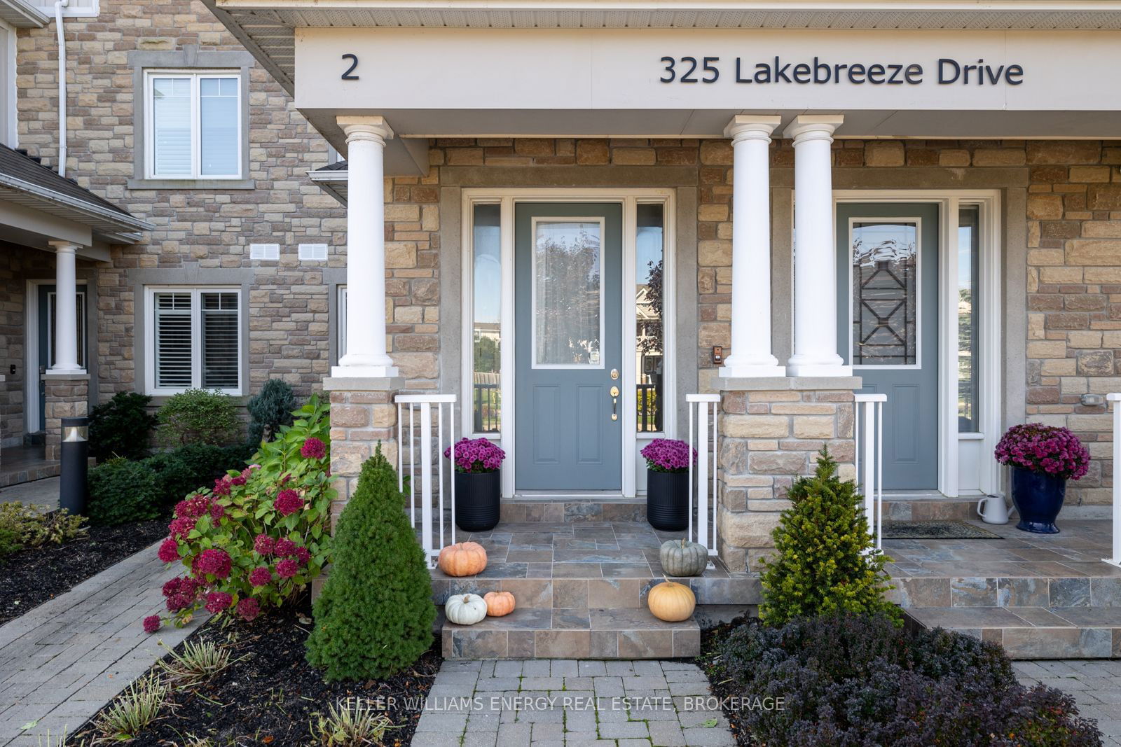 325 Lakebreeze Dr, unit 2 for sale