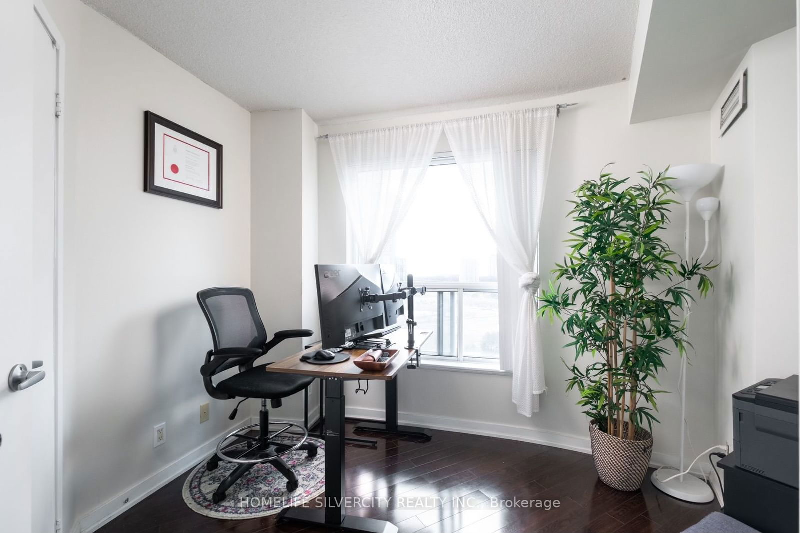 36 Lee Centre Dr, unit 1611 for rent