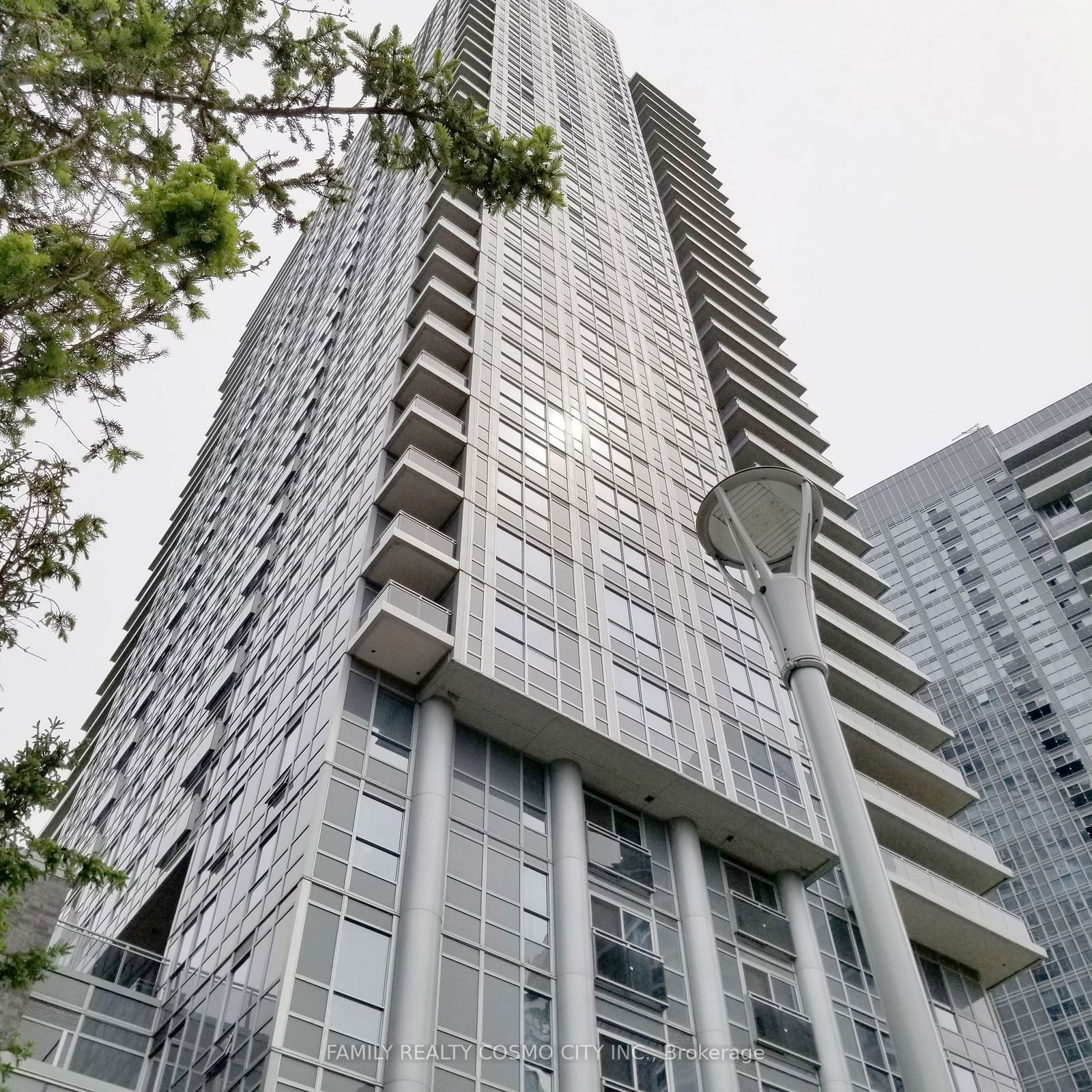 255 Village Green Sq, unit 2408 for rent