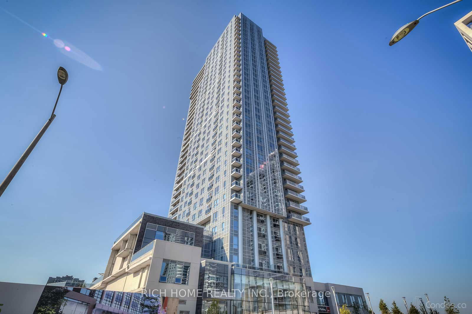 275 Village Green Sq, unit 721 for rent