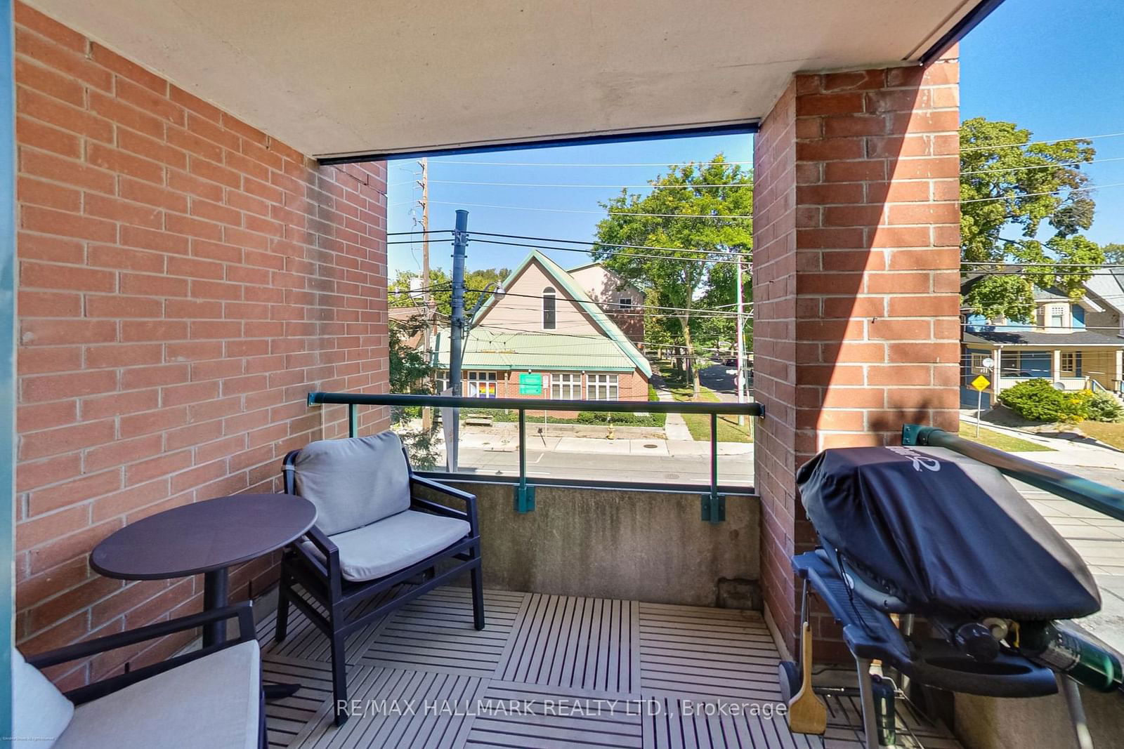 1733 Queen St E, unit 220 for sale