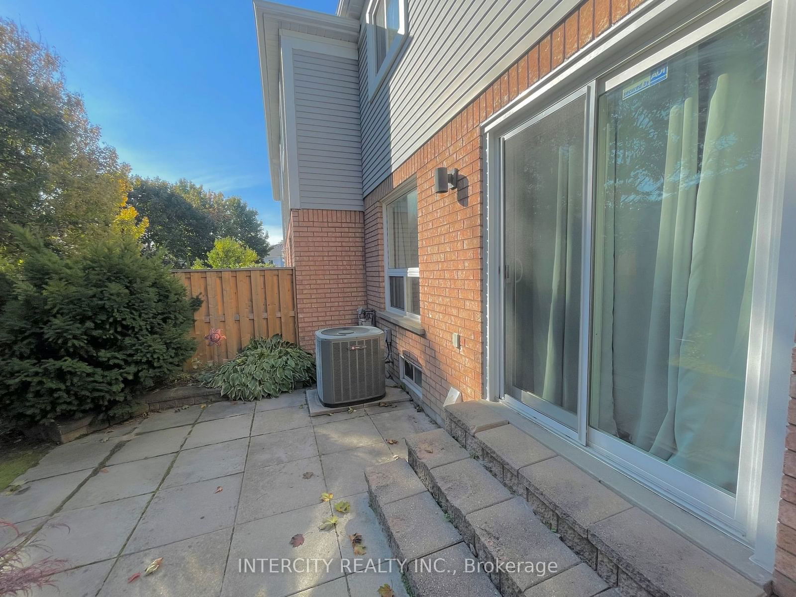 10 Bassett Blvd Townhomes, Whitby, Toronto