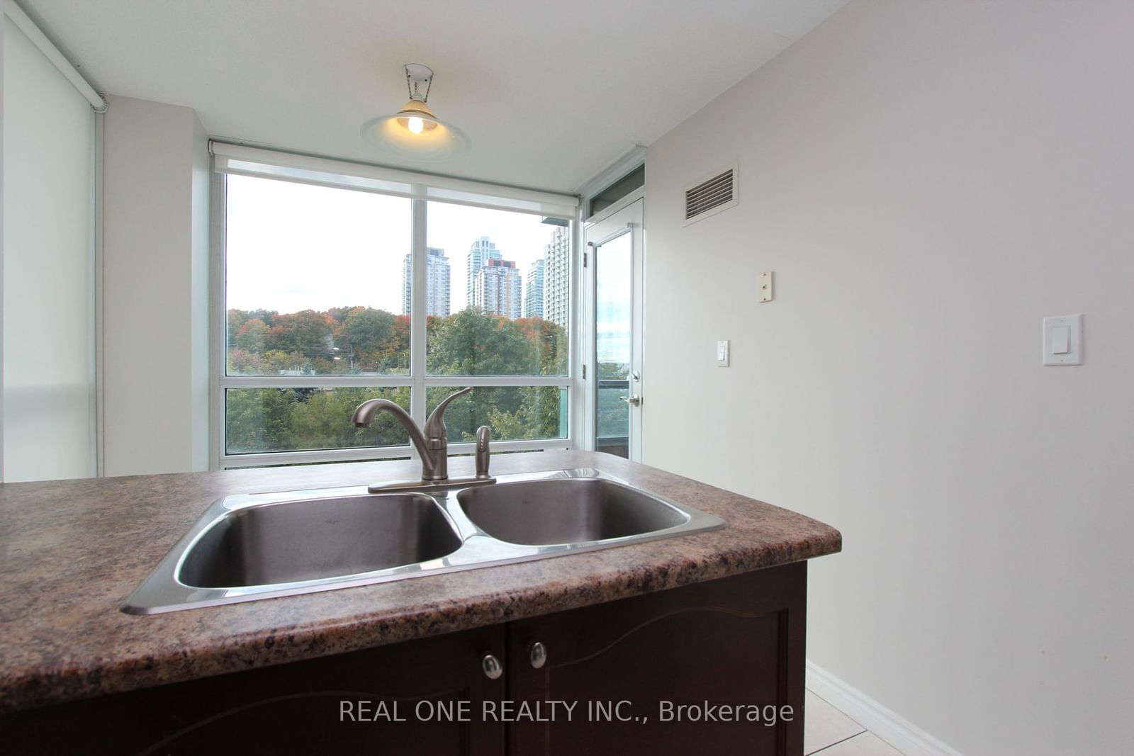 68 Grangeway Ave, unit 511 for rent