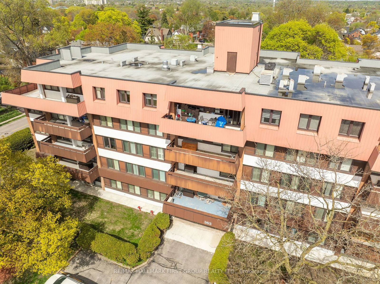 363 Simcoe St N, unit 305 for sale