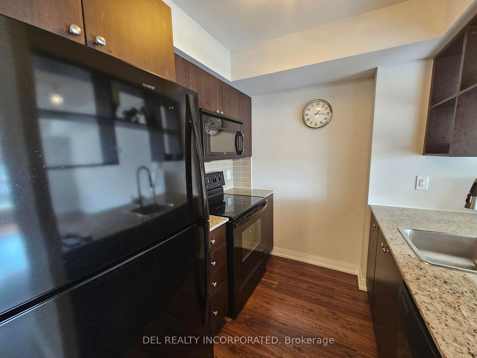 151 Village Green Sq, unit 705 for rent