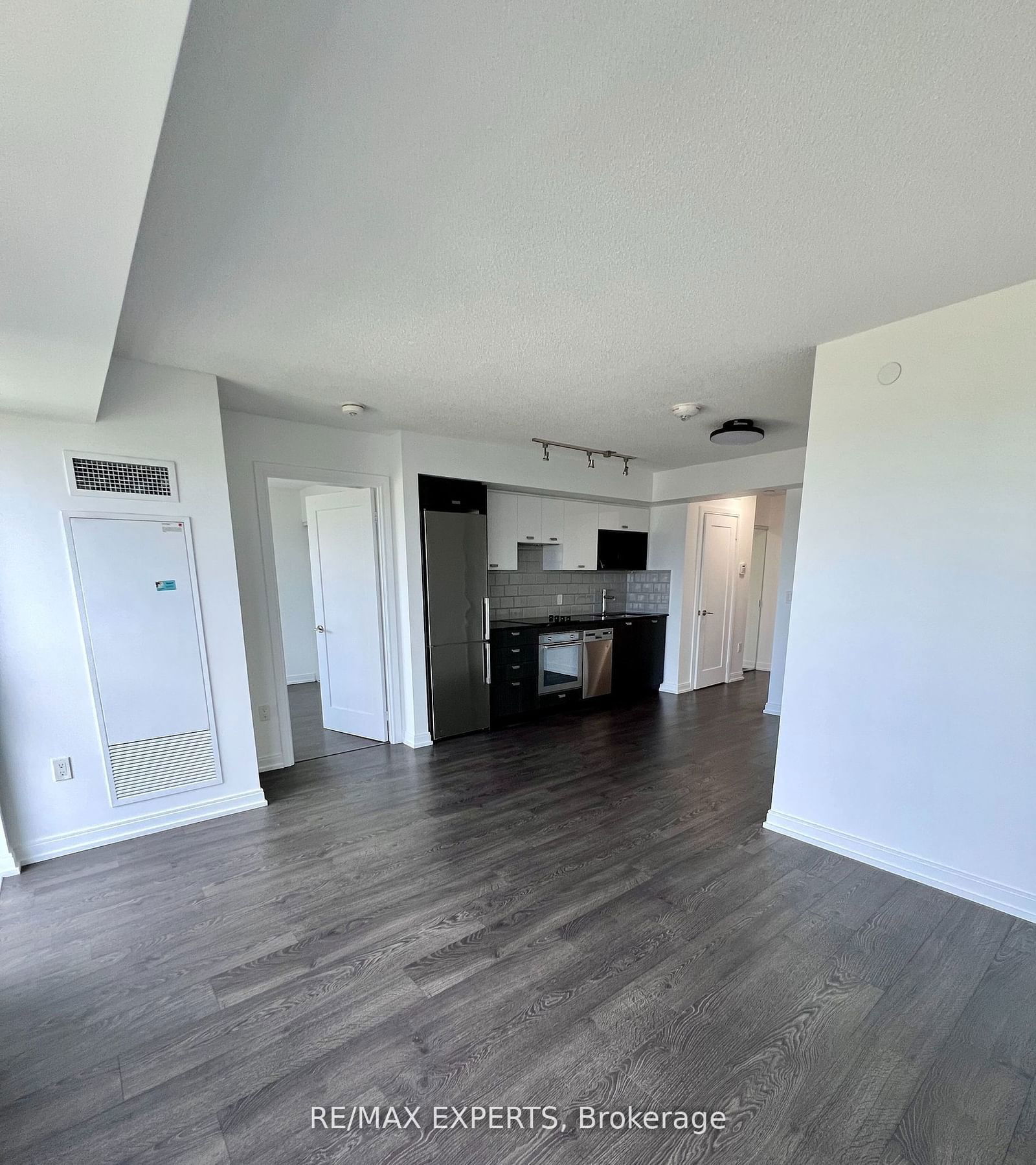 275 Village Green Sq, unit 1719 for rent