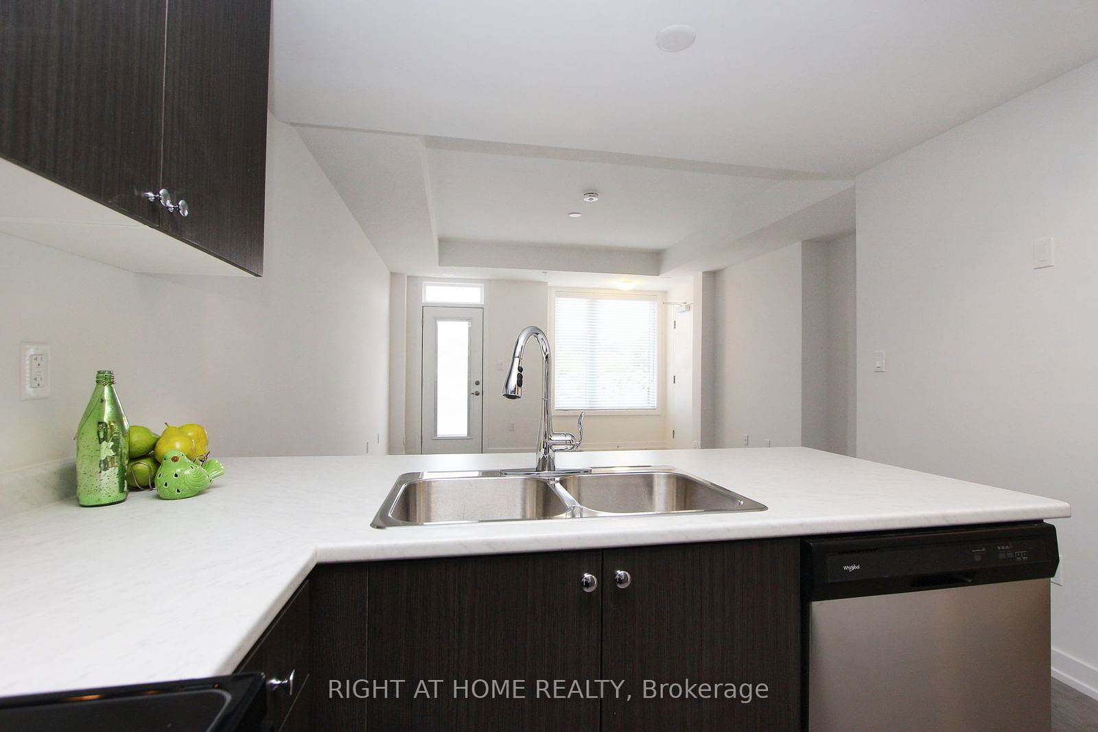 1555 Kingston Road, unit 110 for rent