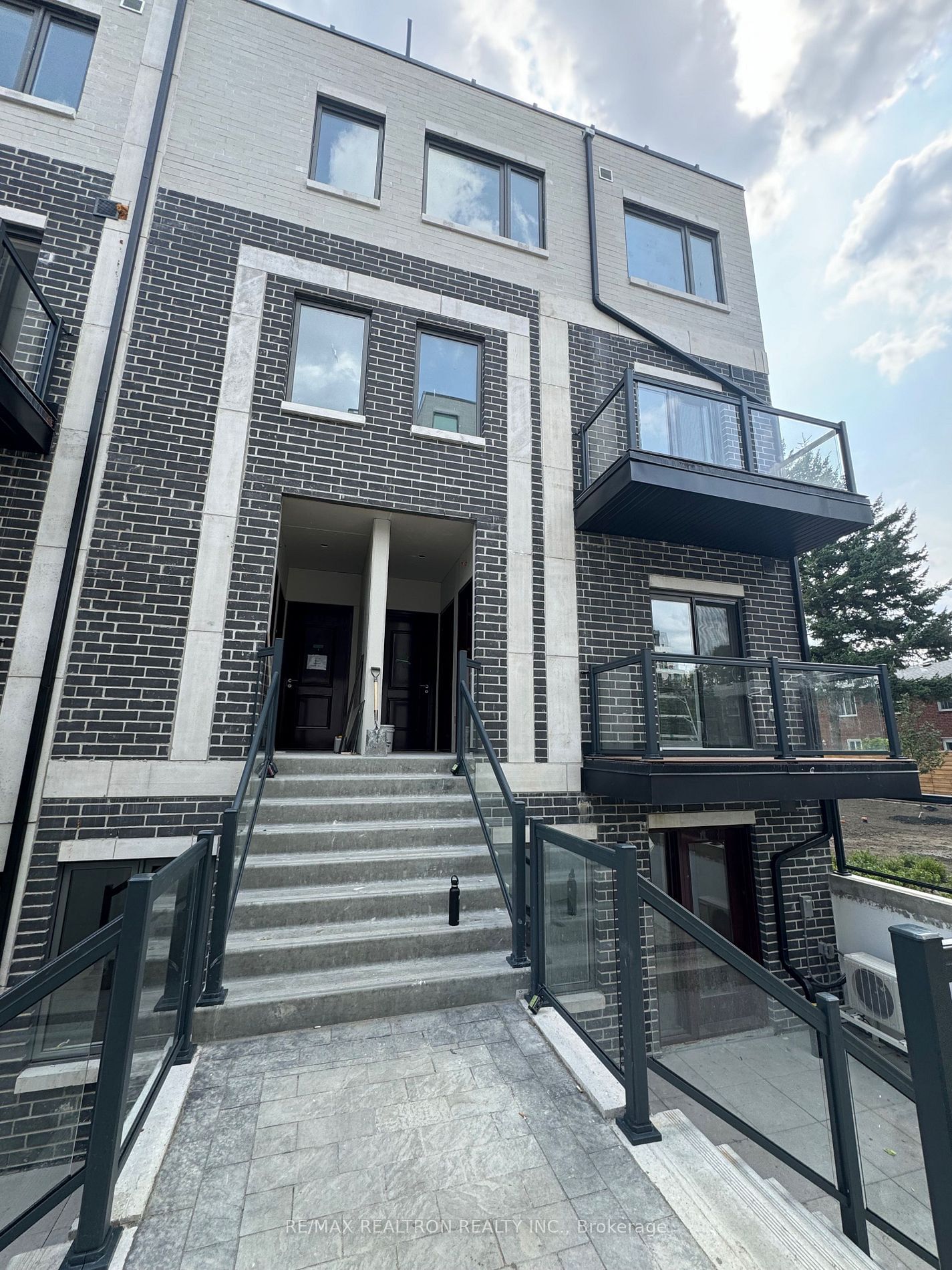 3445 Sheppard Ave E, unit C1-303 for rent