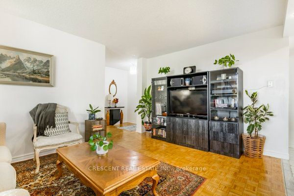 10 Stonehill Crt S, unit 611 for sale