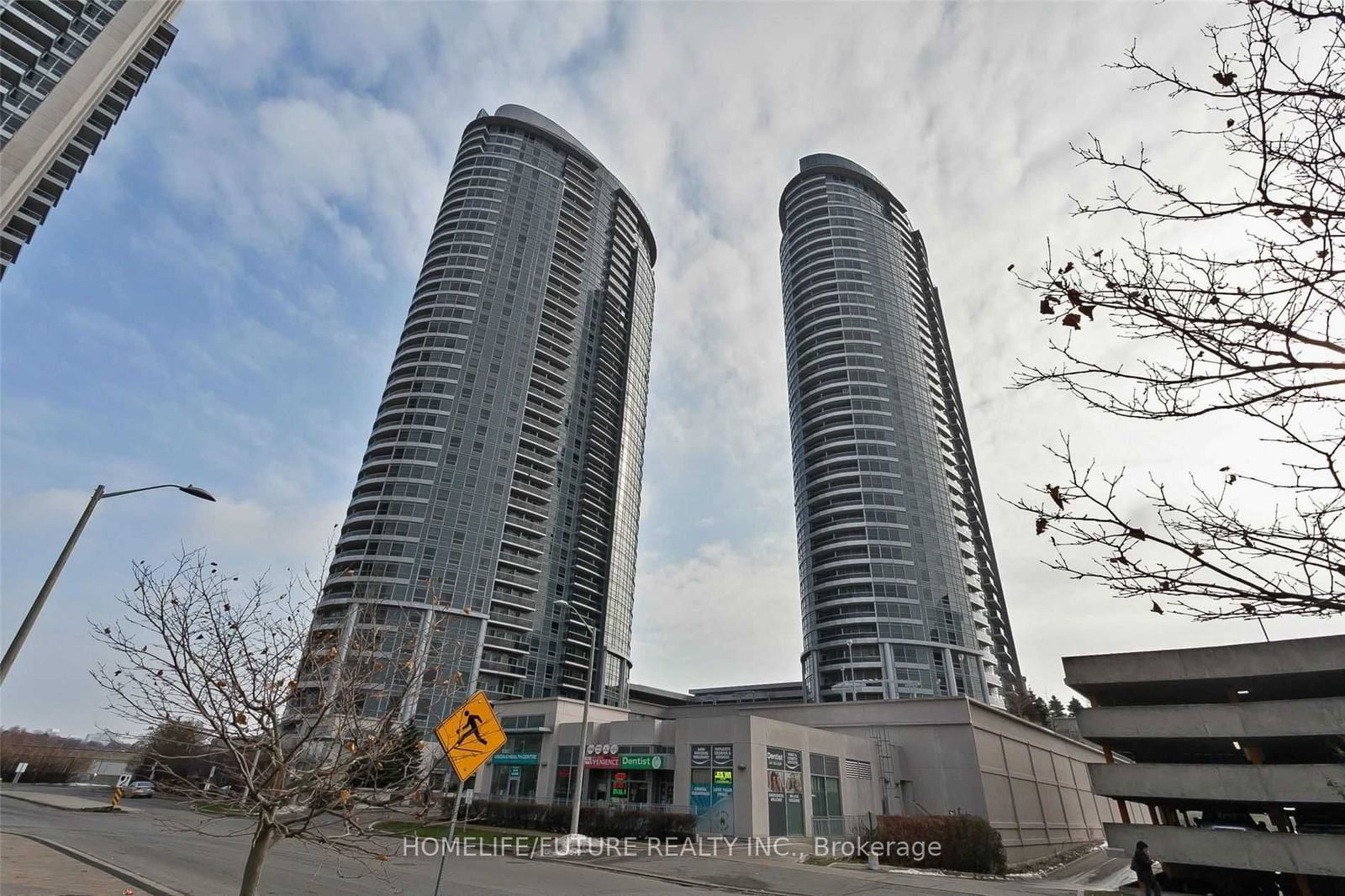 125 Village Green Sq, unit 3810 for rent