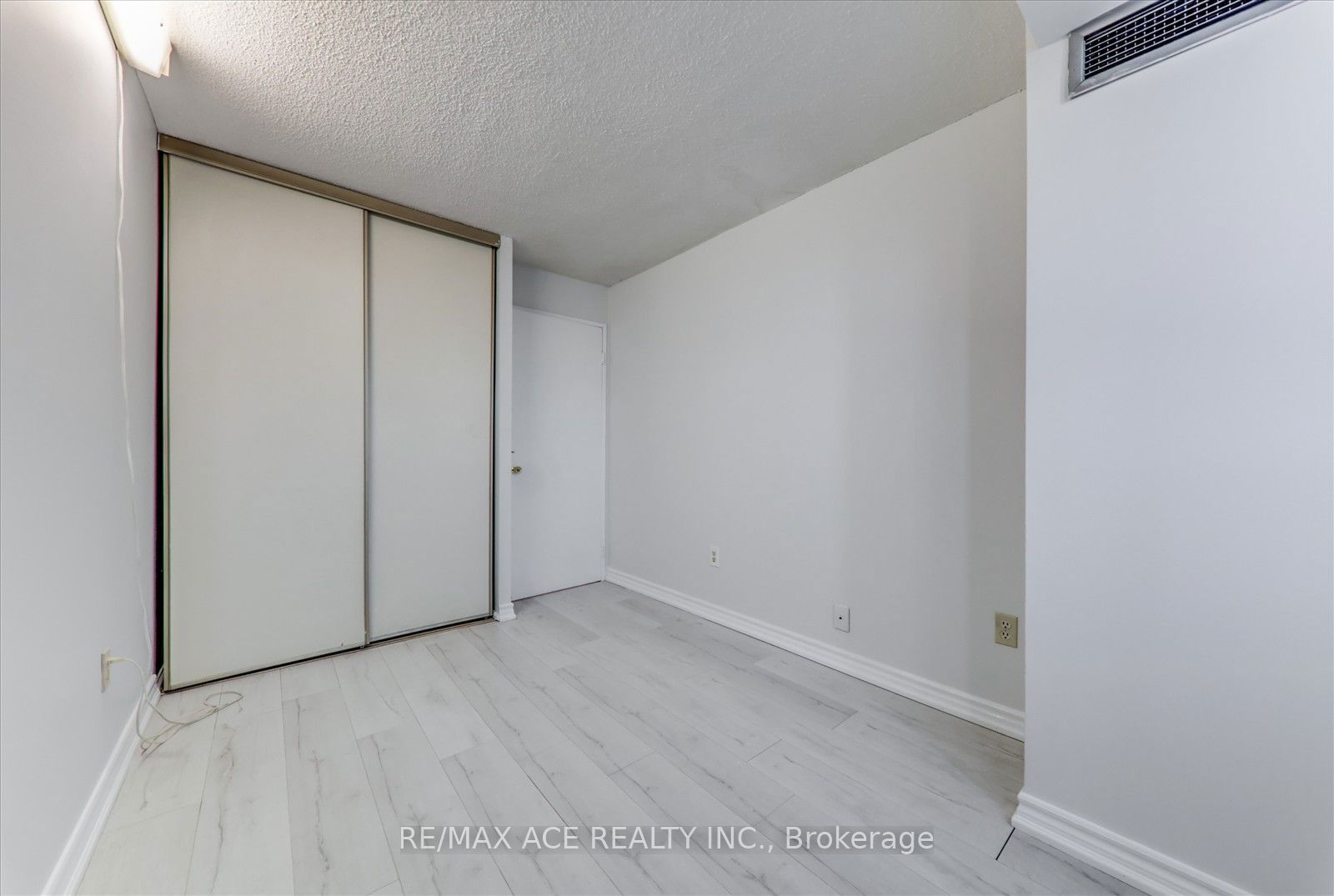 3050 Ellesmere Rd, unit 803 for rent