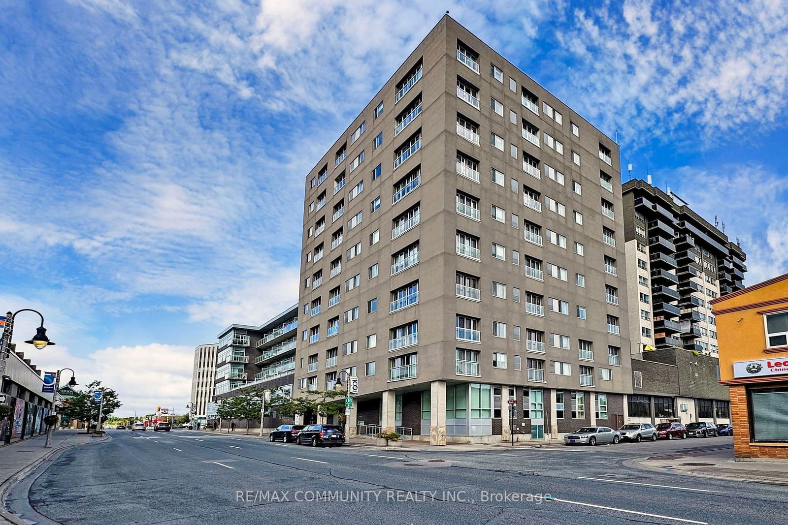 44 Bond St W, unit 805 for rent