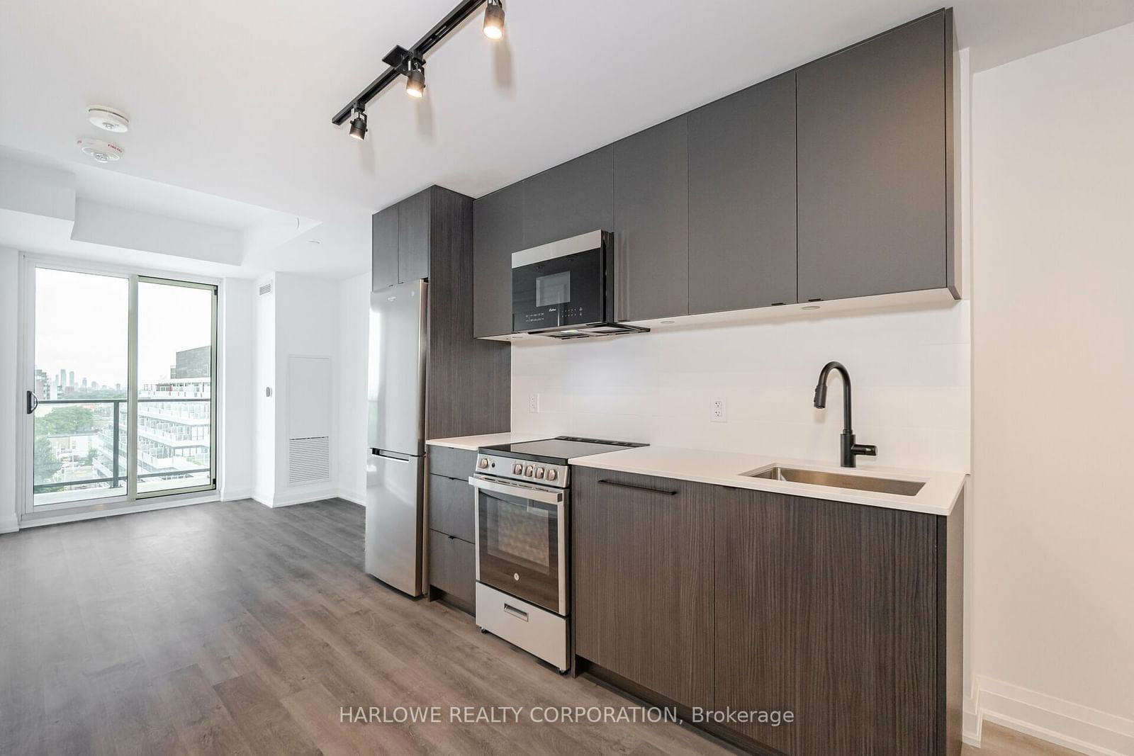 2369 Danforth Ave, unit 811 for rent