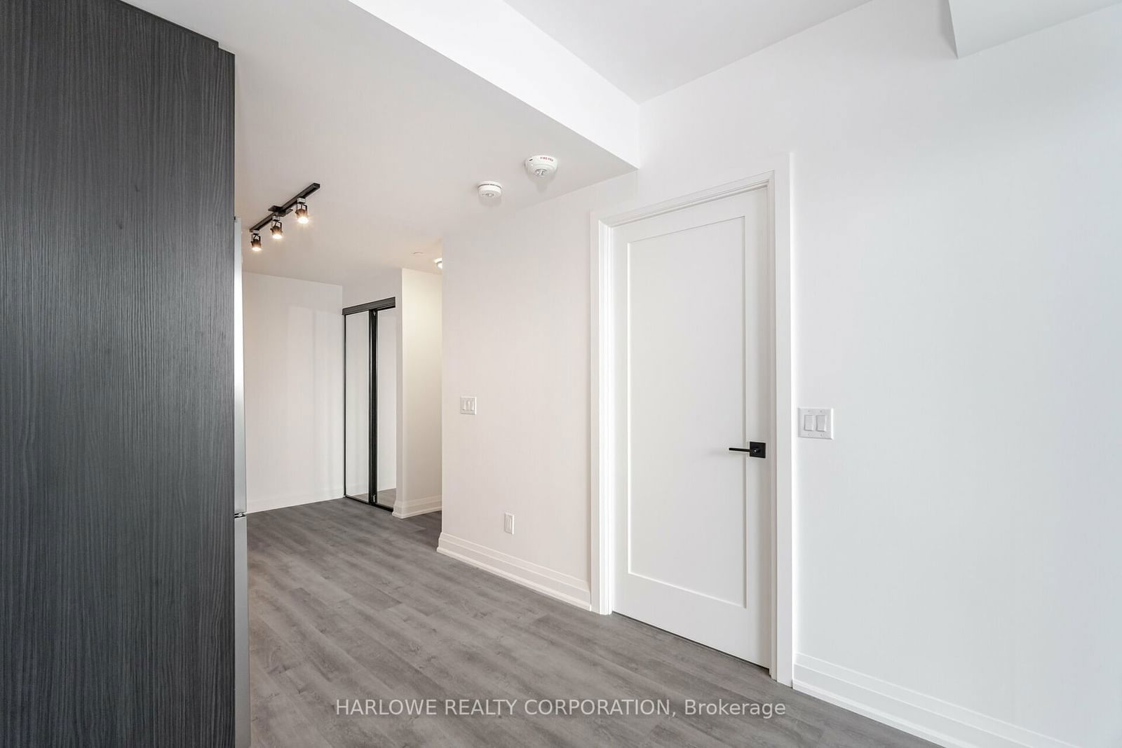 2369 Danforth Ave, unit 811 for rent