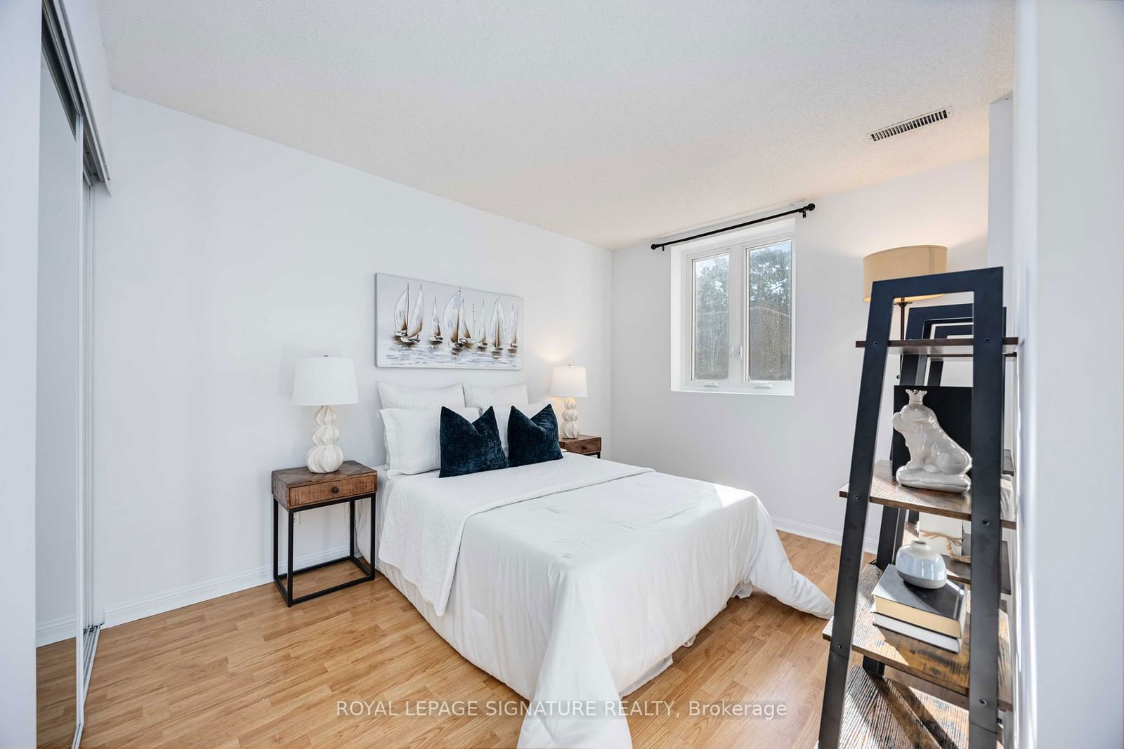 2371 Queen St E, unit 301 for sale