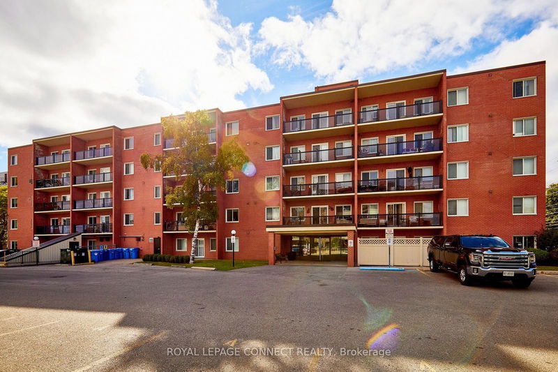 131 Taunton Rd E, unit 202 for rent