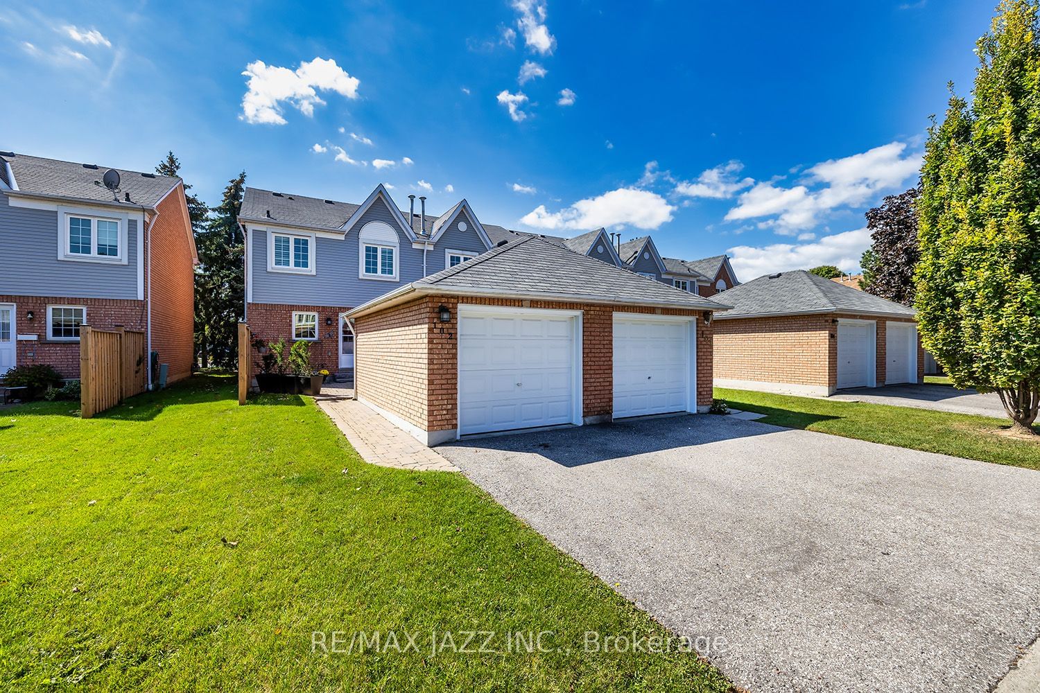 10 Bassett Blvd Townhomes, Whitby, Toronto