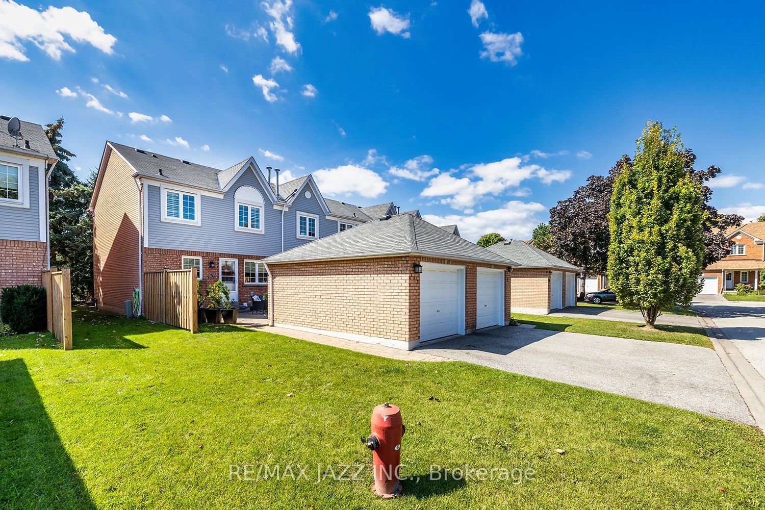 10 Bassett Blvd Townhomes, Whitby, Toronto