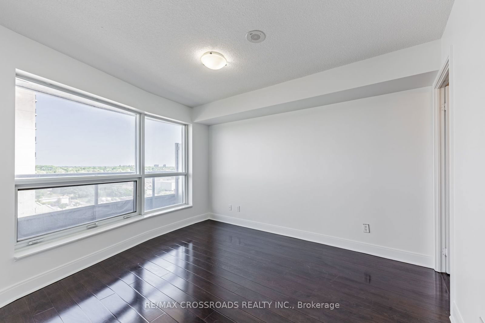 135 Village Green Sq, unit 1023 for rent