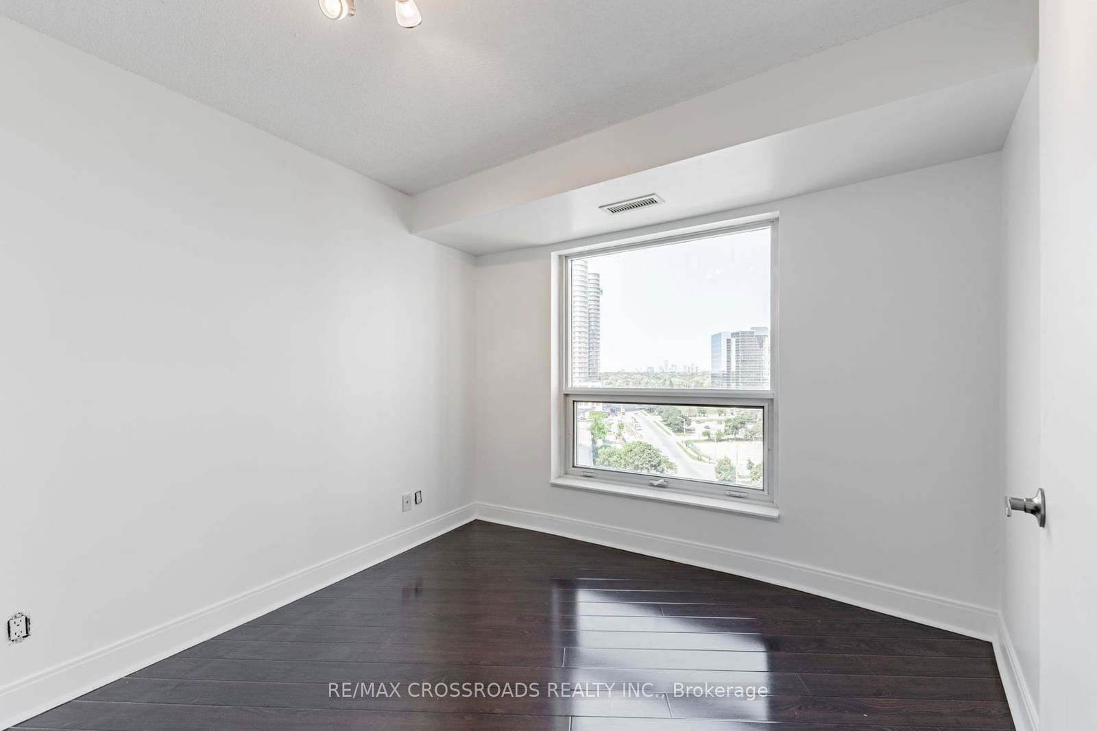 135 Village Green Sq, unit 1023 for rent