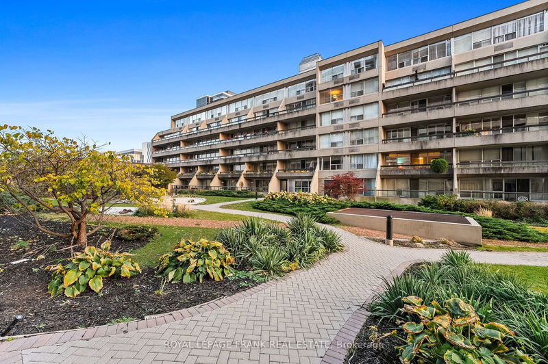 55 William St E, unit 809 for sale