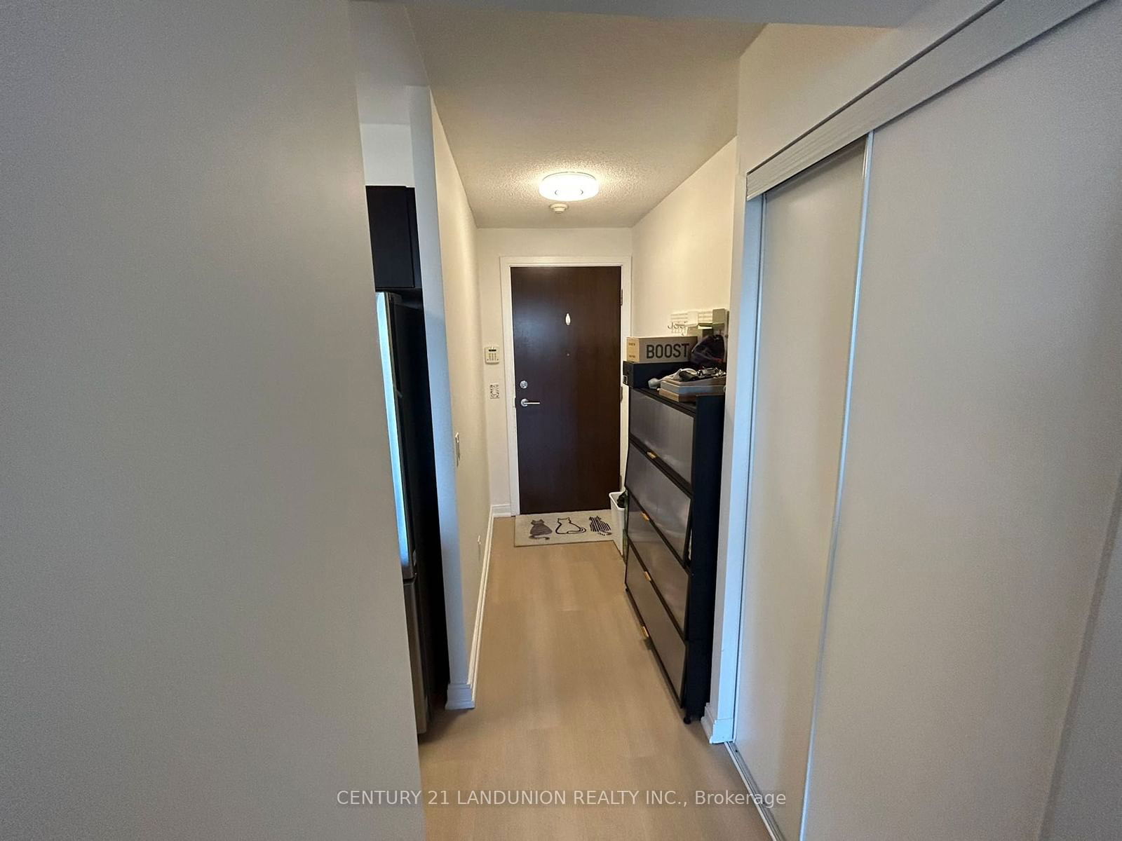 151 Village Green Sq, unit 1401 for rent