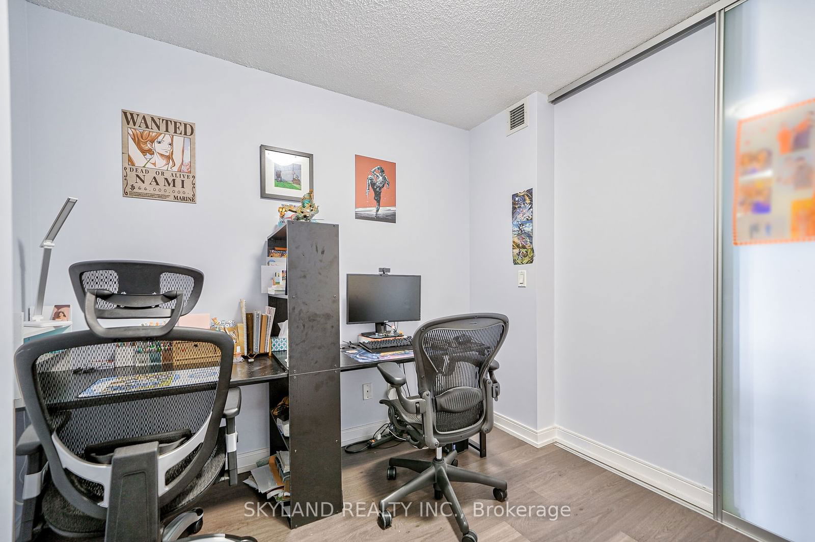 255 Village Green Sq, unit 2204 for sale