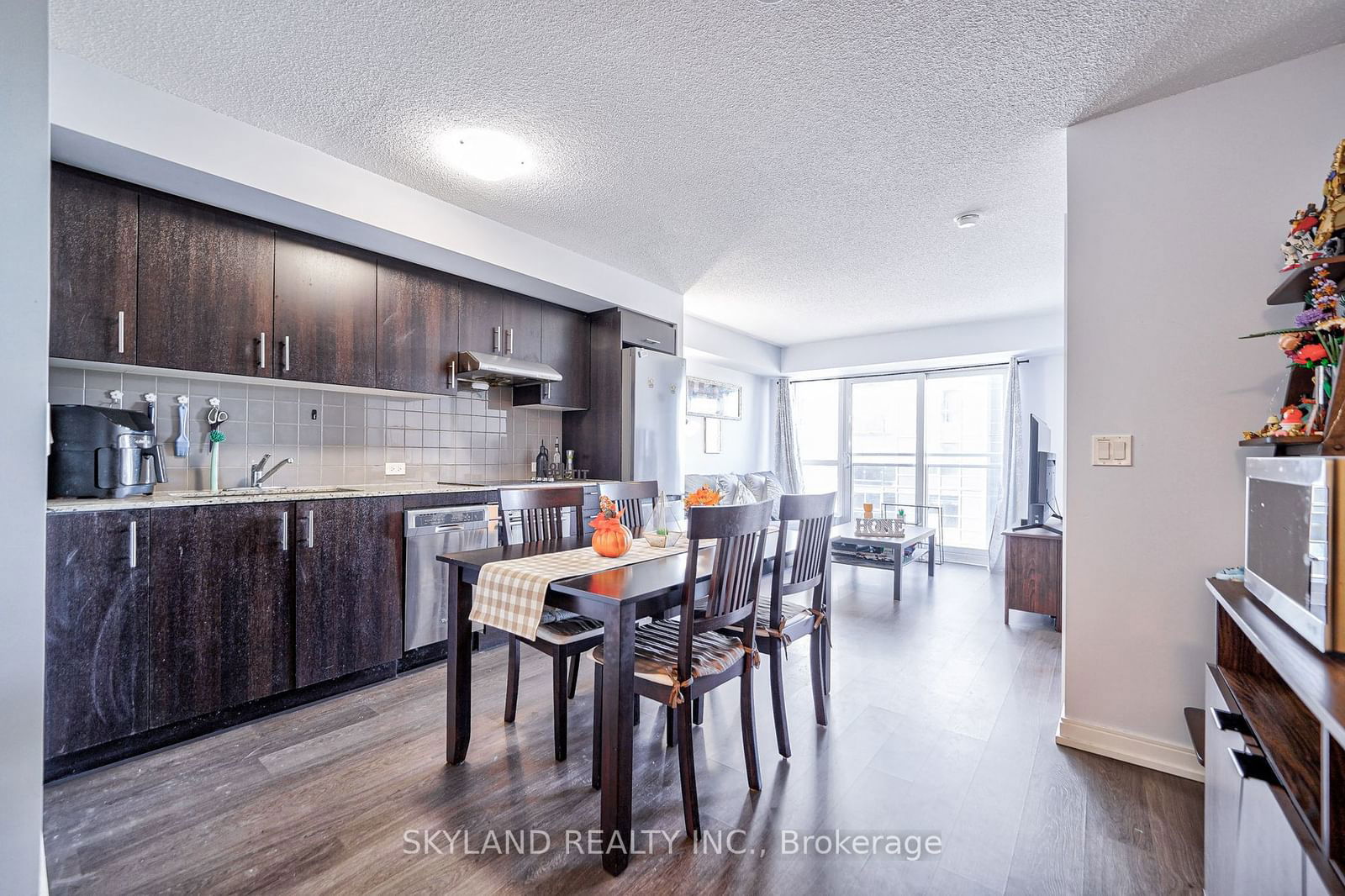 255 Village Green Sq, unit 2204 for sale