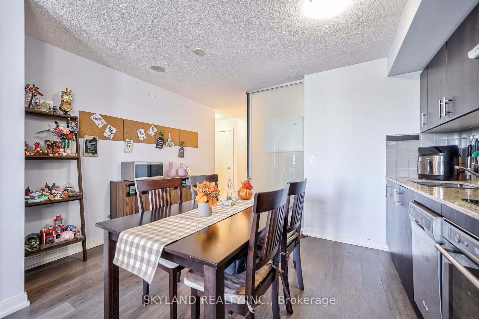 255 Village Green Sq, unit 2204 for sale