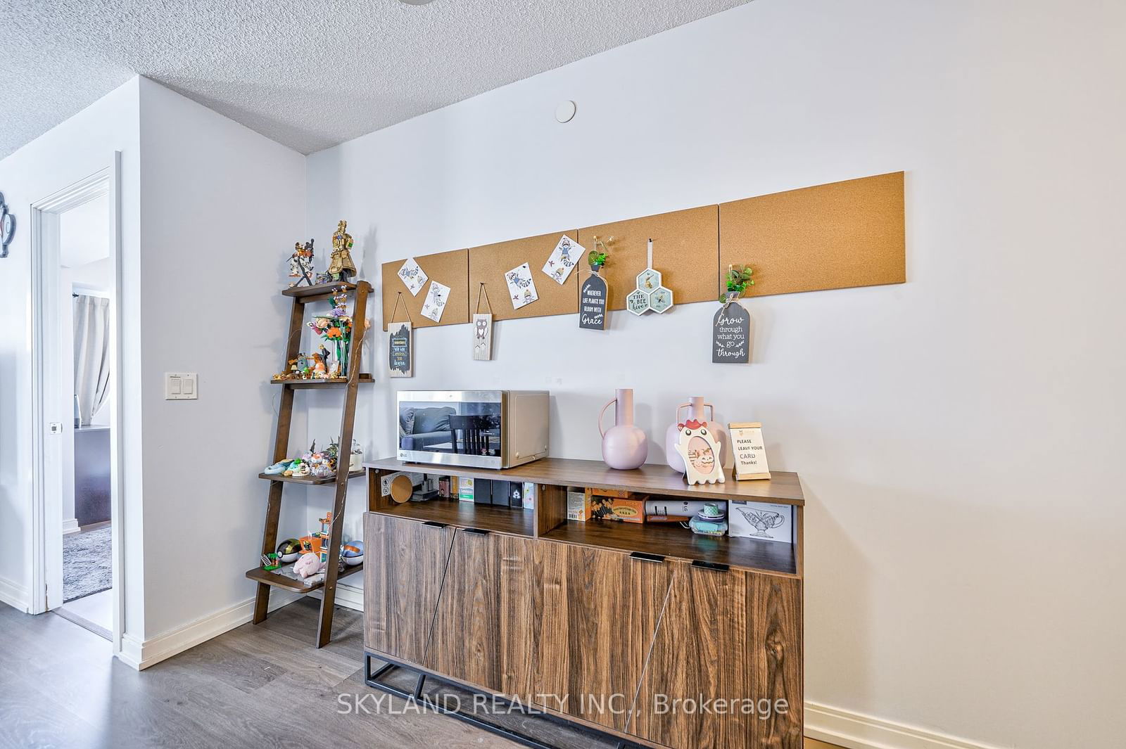 255 Village Green Sq, unit 2204 for sale