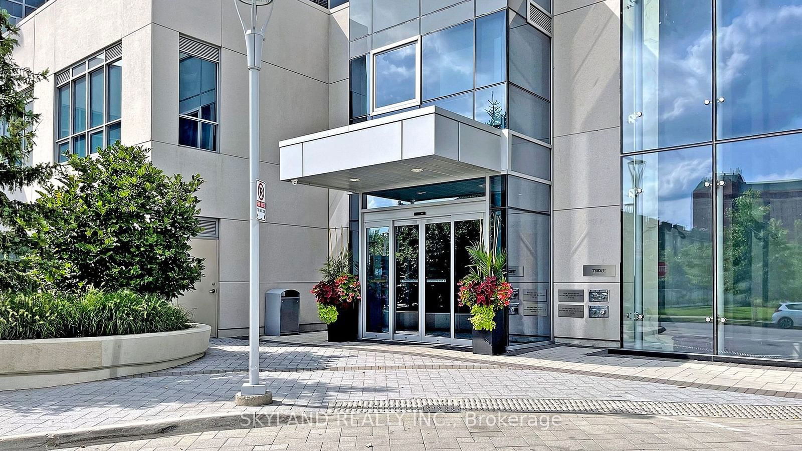 255 Village Green Sq, unit 2204 for sale