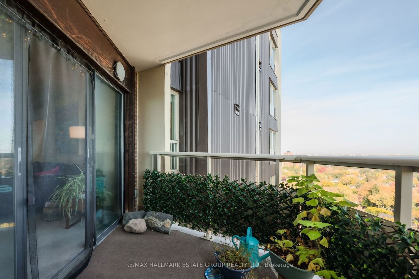 980 Broadview Ave, unit 2101 for sale