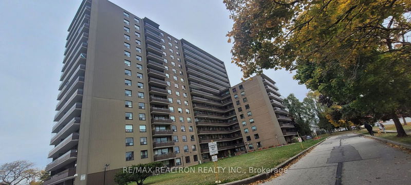 180 Markham Rd, unit 814 for rent