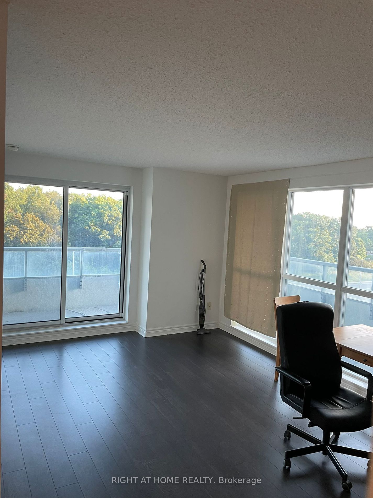 50 Town Centre Crt, unit 502 for rent