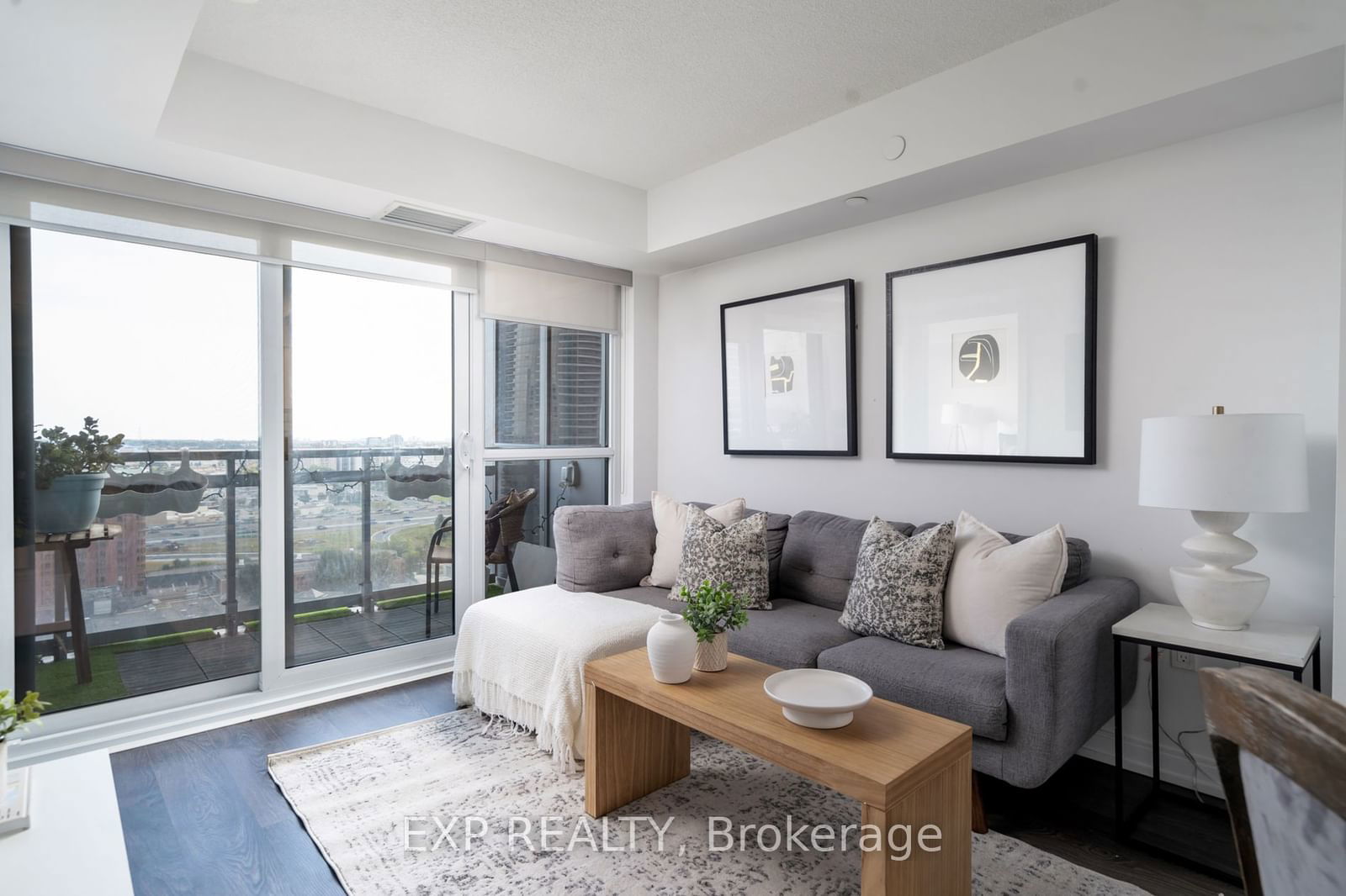 275 Village Green Sq, unit 2124 for sale