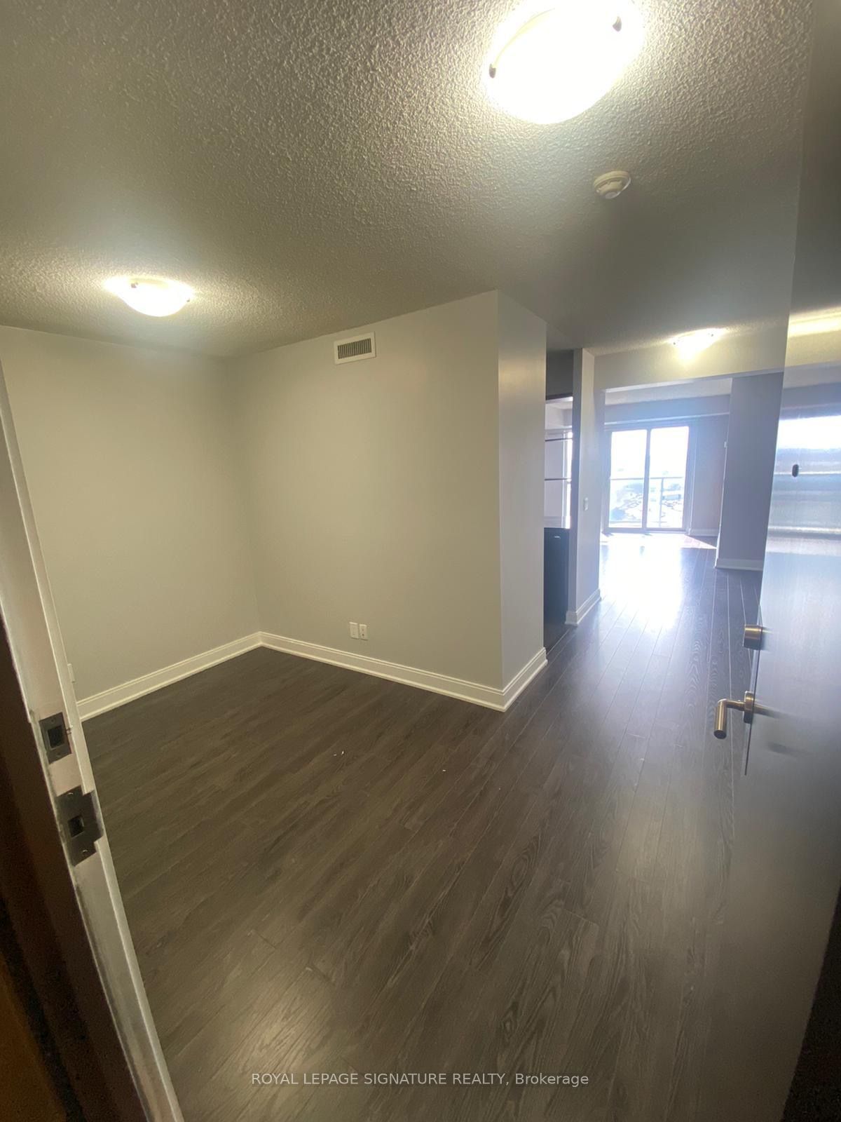 125 Village Green Sq, unit 2506 for rent