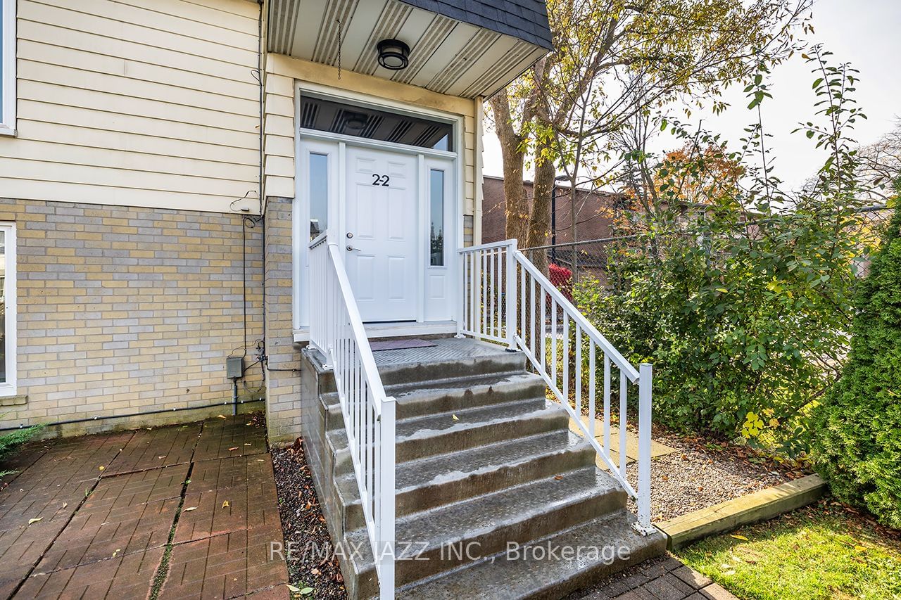 540 Mary St E, unit 2 for sale