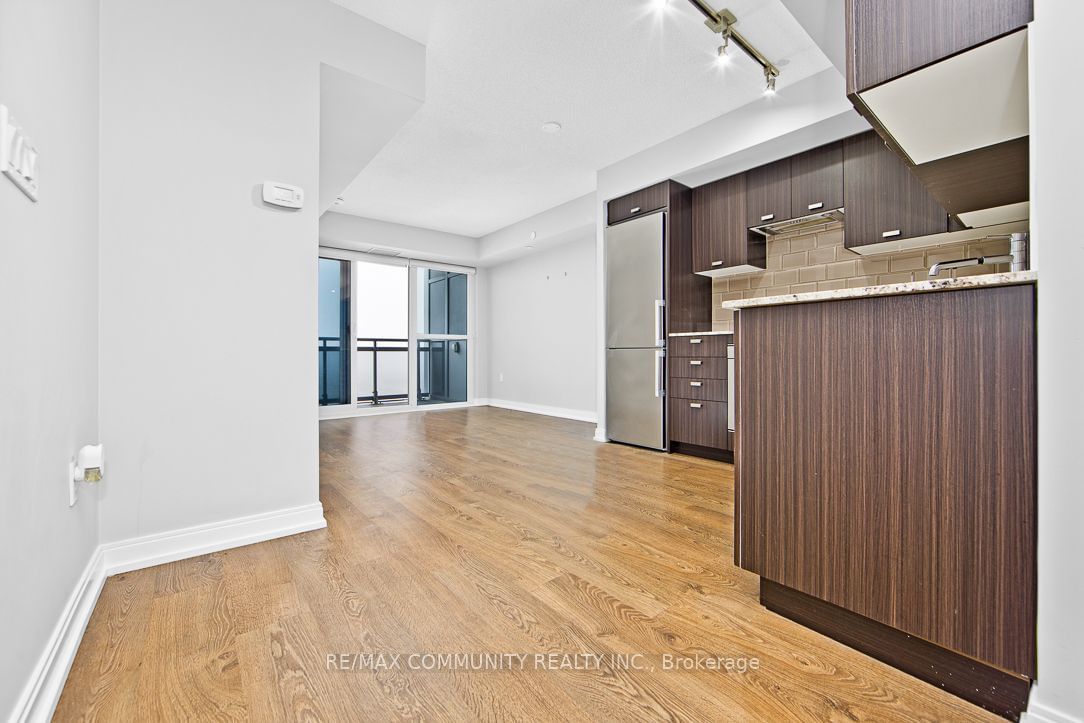 275 Village Green Sq, unit 1724 for sale