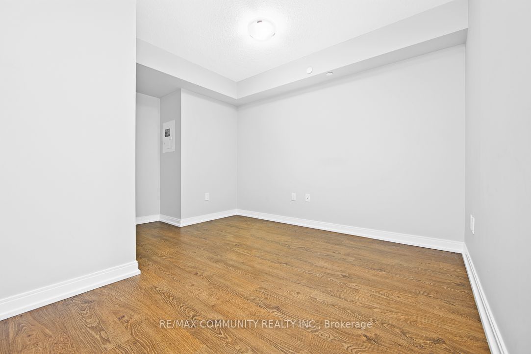 275 Village Green Sq, unit 1724 for sale