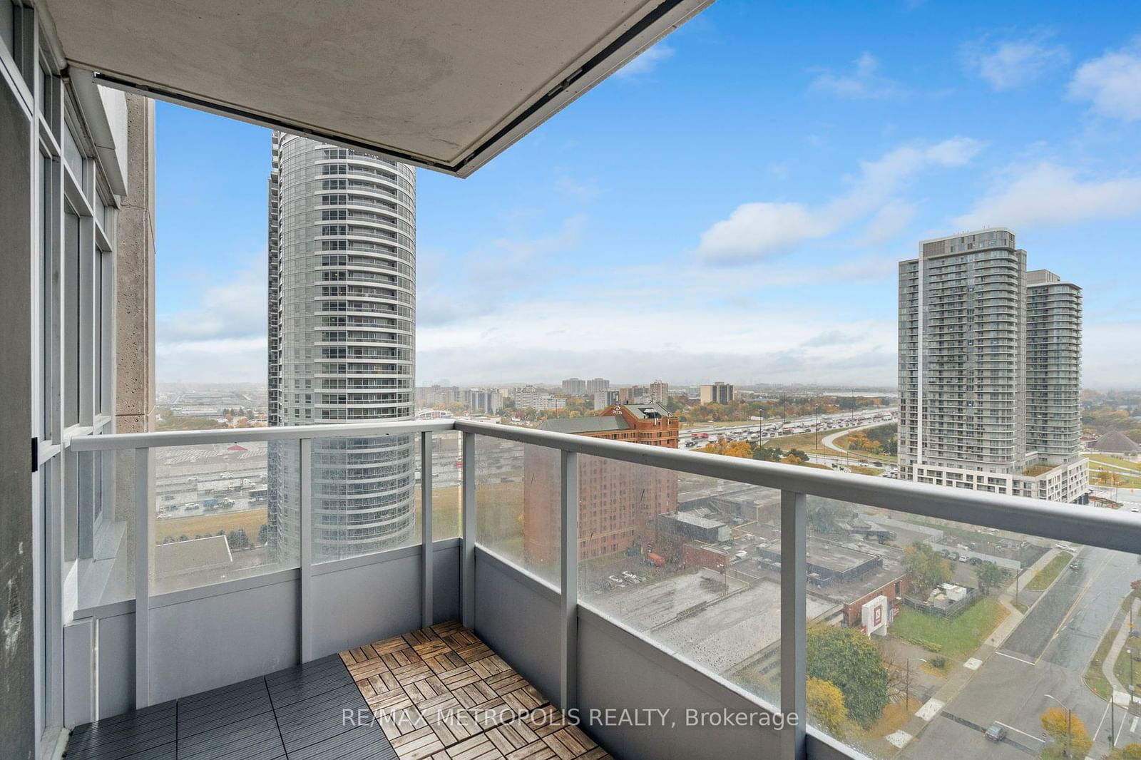 151 Village Green Sq, unit 2103 for sale