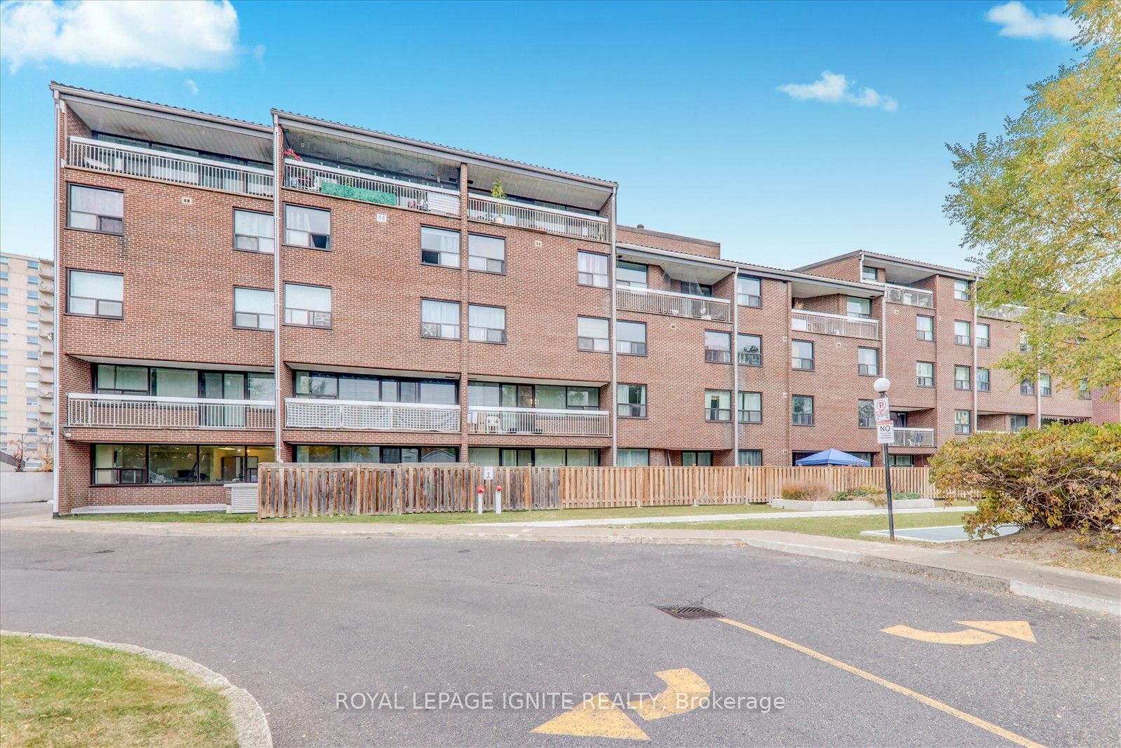 4060 Lawrence Ave E, unit 505 for sale