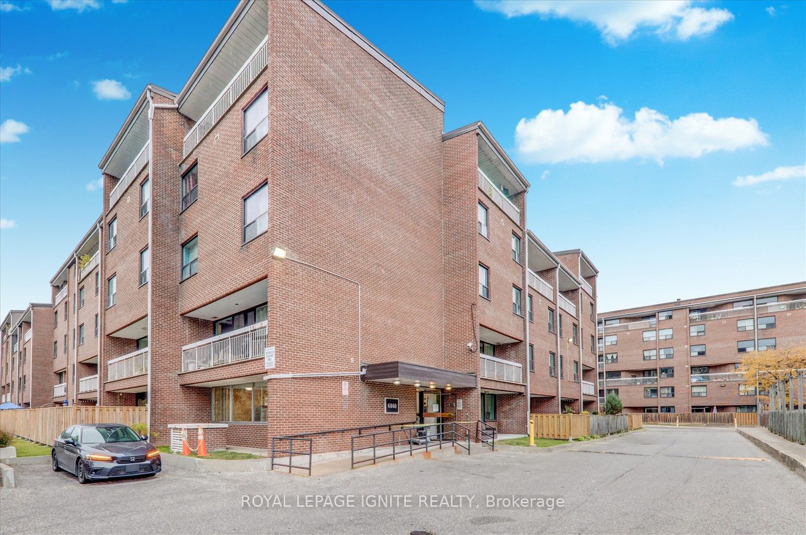 4060 Lawrence Ave E, unit 505 for sale