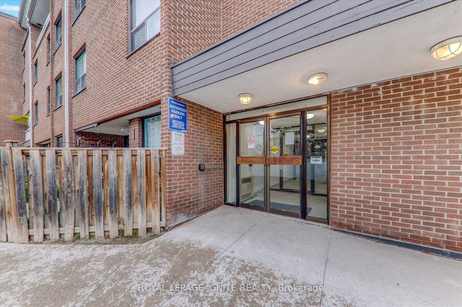 4060 Lawrence Ave E, unit 505 for sale