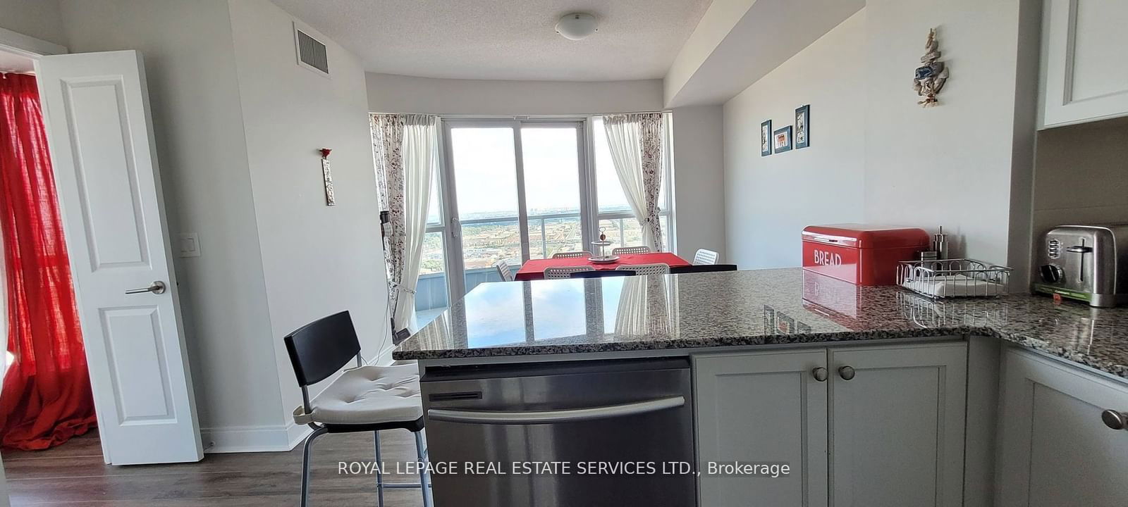 125 Village Green Sq, unit 3803 for rent