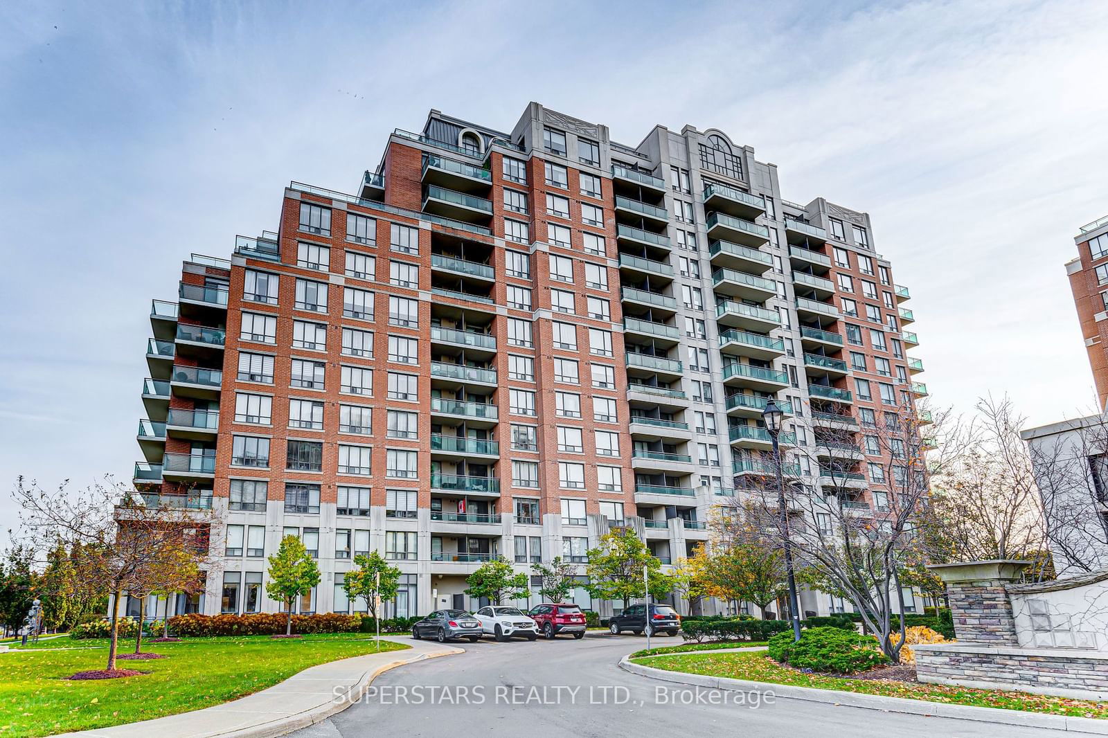 310 Red Maple Rd, unit 107 for sale